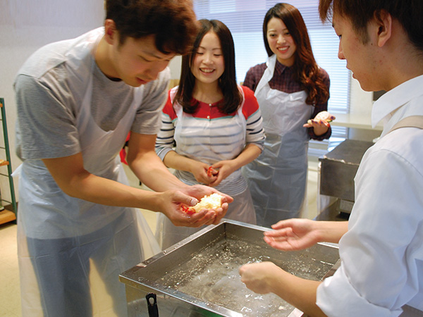 グループで楽しめる食品サンプル製作体験